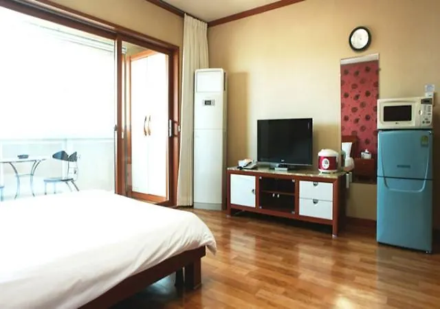 Coastway Pension Jeju 3*,